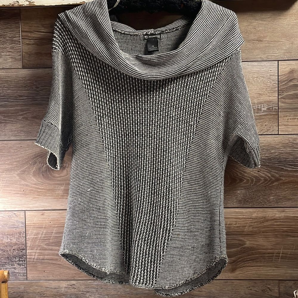 New Directions Petite Ladies Sweater Top Short Sleeve,Petite Small, Black&White